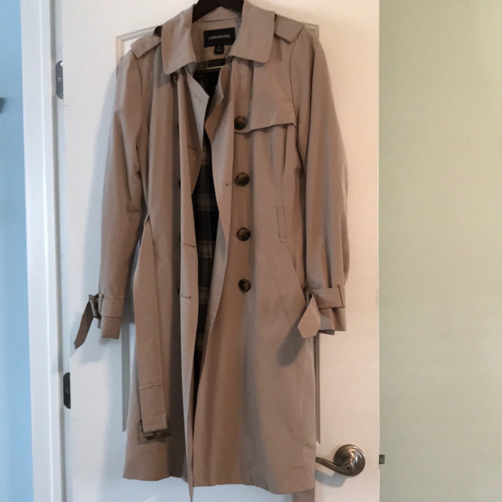Rain/trench coat with removable lining.
